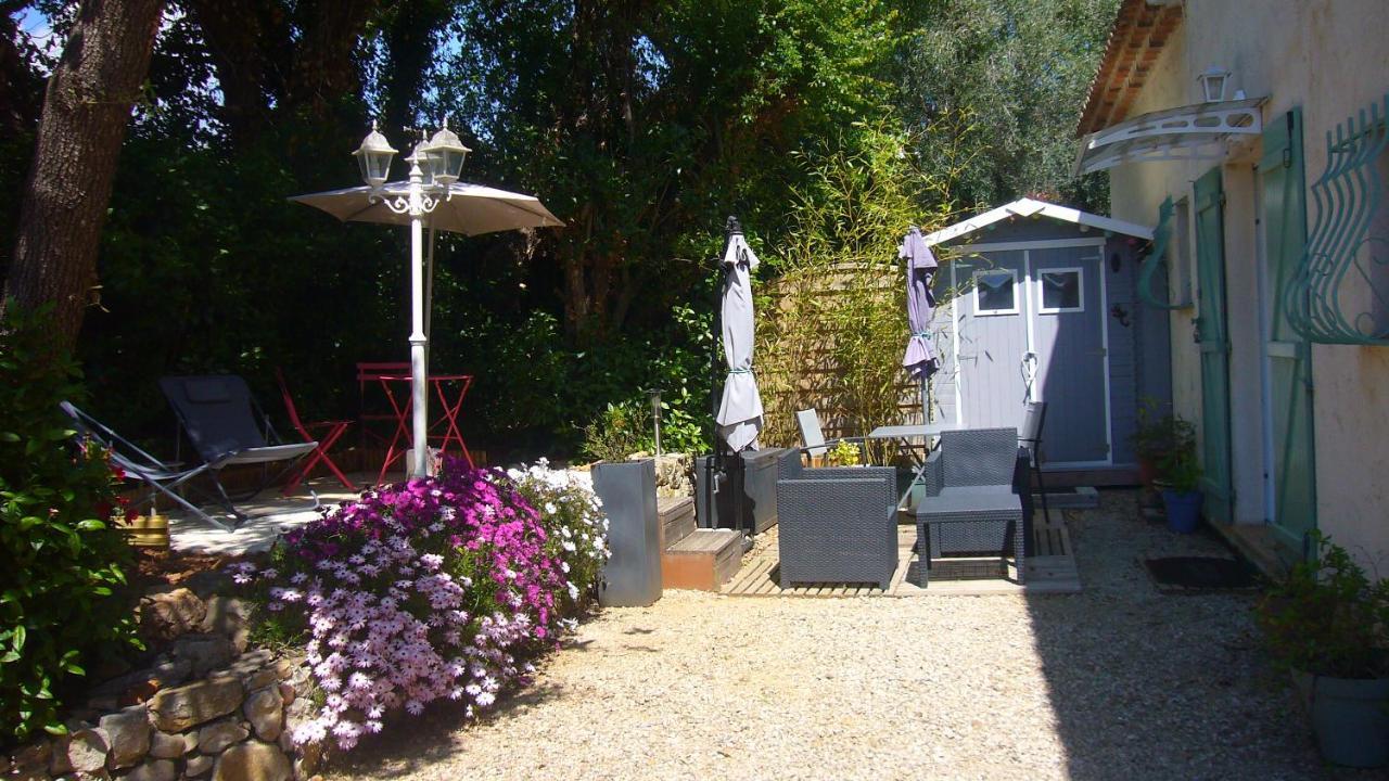 Les Chenes Verts Homestay